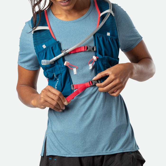 color:Marine Blue/Hibiscus||seo:Women's VaporAiress Lite 4 Liter Hydration Vest