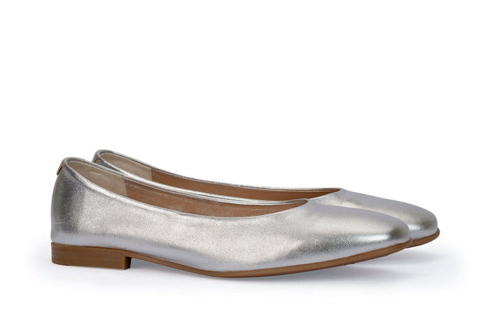 6.5M / Silver Metallic Leather