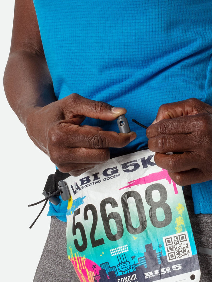color:Black/Reflective Silver||seo:Nathan Mirage Pak Plus Adjustable Belt - Black - Runner Attaching Race Number for Marathon/5K/10K