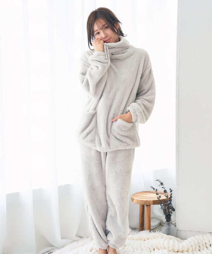 Neck-Warming Fleece Top and Bottom Set
