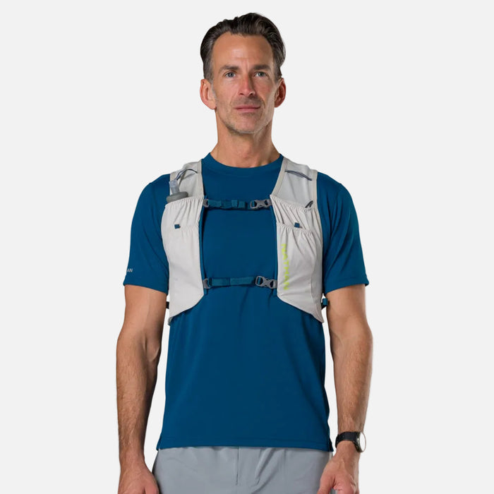 color:Vapor Grey||view:sku image back||seo:Nathan Pinnacle FeatherLite 1.5 Liter Unisex Hydration Vest - Vapor Grey -  Male Runner Front View
