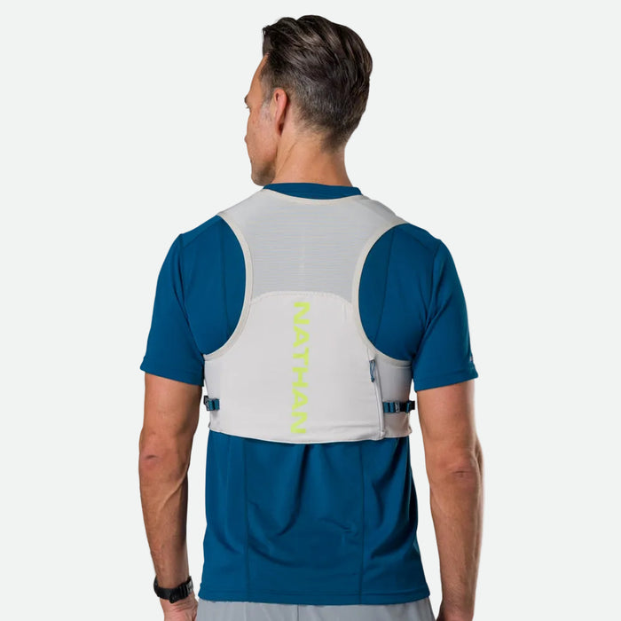 color:Vapor Grey||seo:Nathan Pinnacle FeatherLite 1.5 Liter Unisex Hydration Vest - Vapor Grey - Male Runner Back View