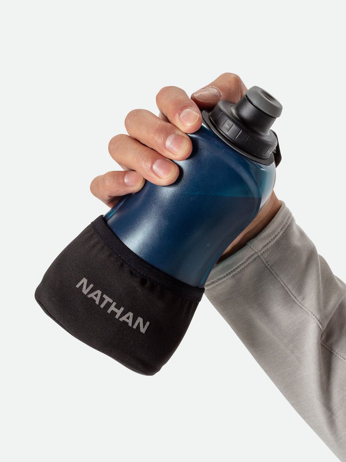 color:Black/Marine Blue||seo:NATHAN QuickSqueeze Lite 18oz Handheld - Black/Marine Blue - Runner Gripping Handheld