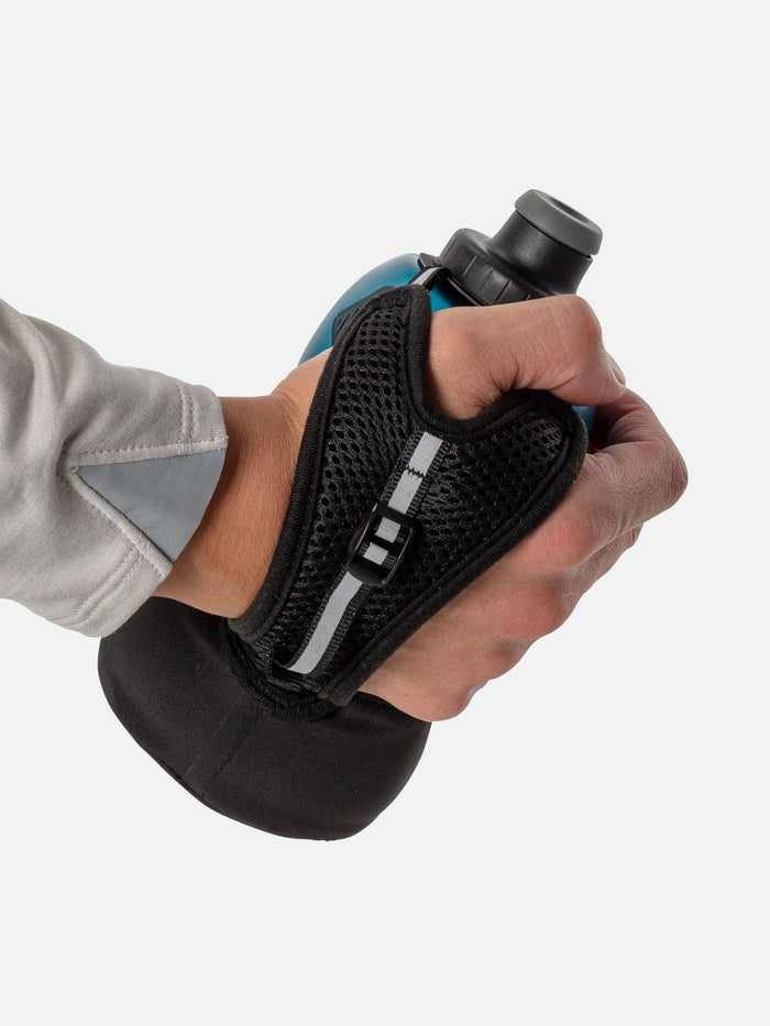 color:Black/Marine Blue||seo:NATHAN QuickSqueeze Lite 18oz Handheld - Black/Marine Blue - Runner Gripping Handheld Through Strap