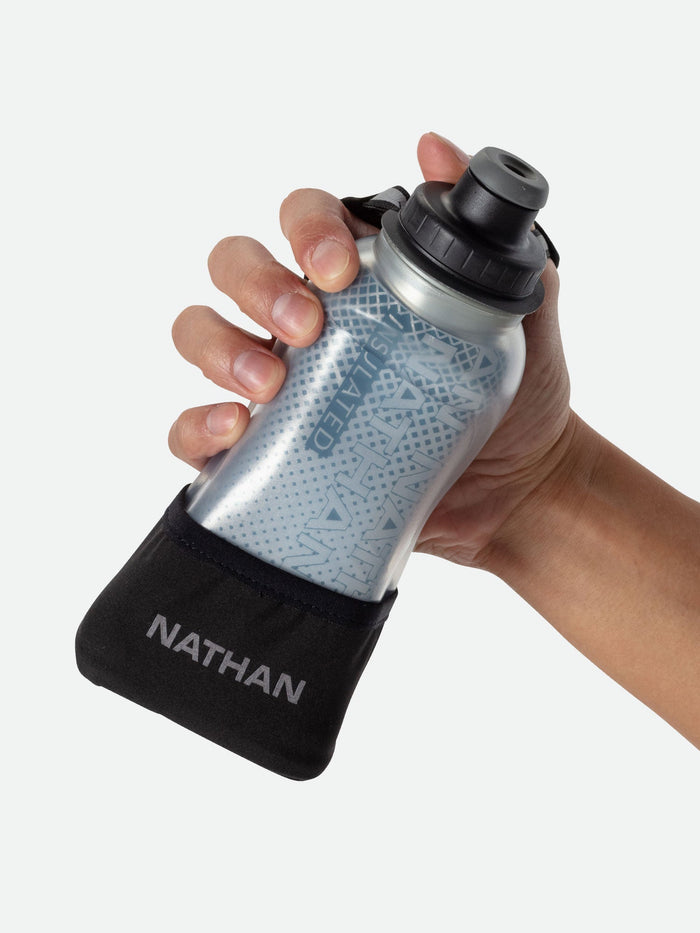 color:Black/Marine Blue||seo:NATHAN QuickSqueeze Lite 12oz Insulated Handheld - Black/Blue Marine - Runner Gripping Handheld