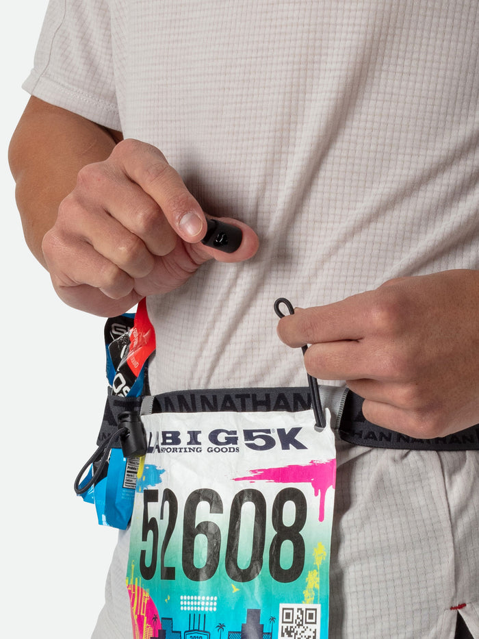 color:Black/Reflective Silver||seo:NATHAN Race Number Belt Nutrition Waist Belt - Black/Reflective Silver - Runner Clipping Race Number to Belt for Marathon