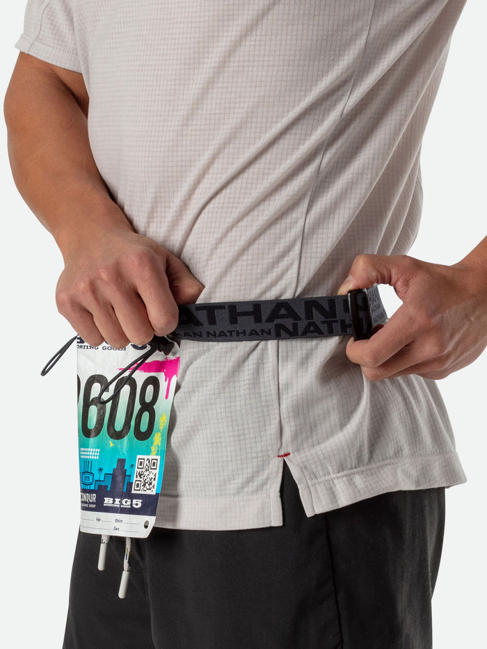 color:Black/Reflective Silver||seo:NATHAN Race Number Belt Nutrition Waist Belt - Black/Reflective Silver - Runner Tightening Belt