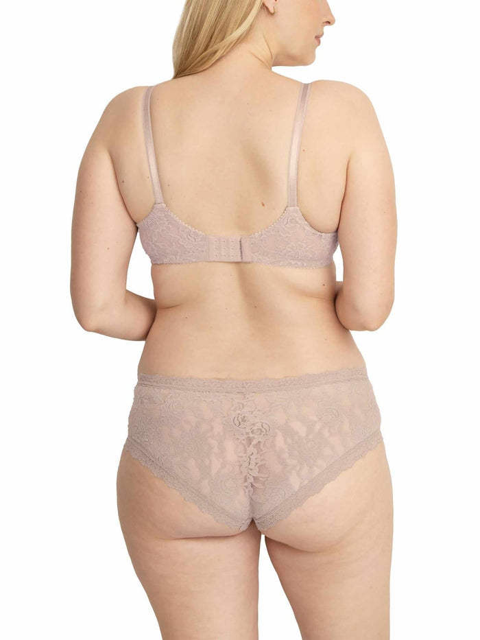 Chai Signature Lace® T-Shirt Bra - Back View on Curvy Model, Multi-Hook Closure & Lace Band | Hanky Panky
