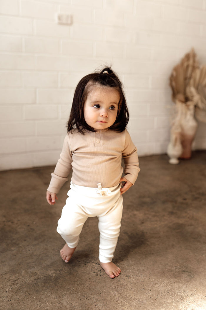 Snuggle Hunny Organic Ribbed Long Sleeve Bodysuit - Pebble