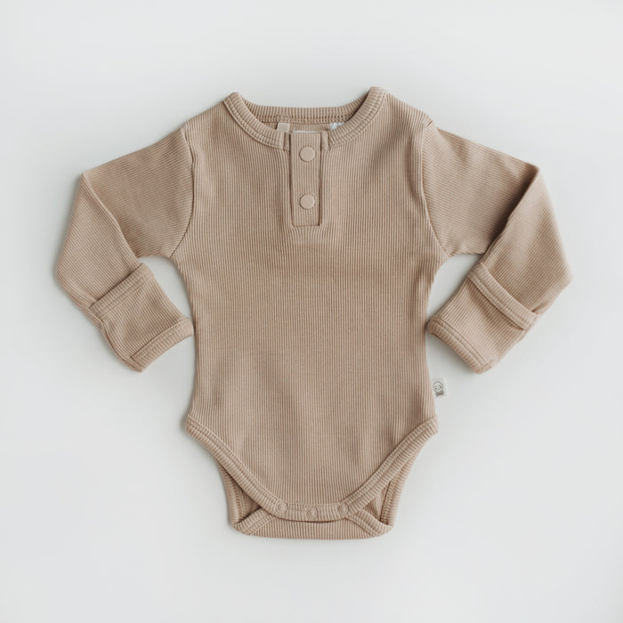 Snuggle Hunny Organic Ribbed Long Sleeve Bodysuit - Pebble