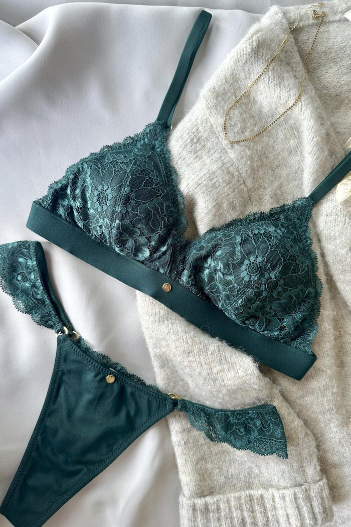 flatlay von edler Unterwäsche nachhaltig und fair hochwertige Geschenkidee Freundin