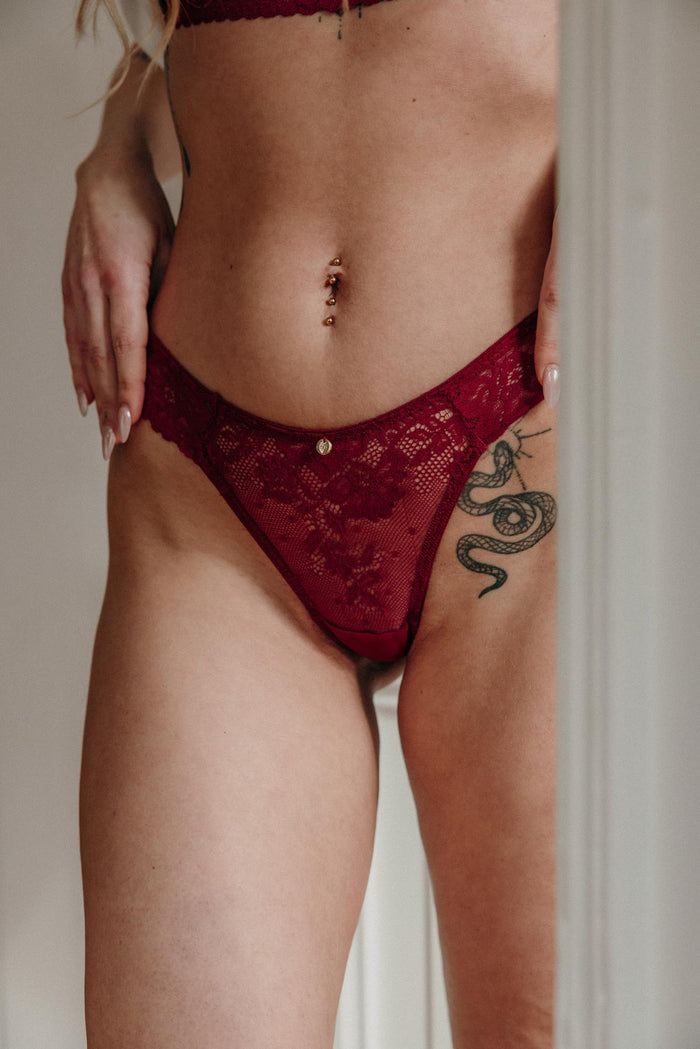 roter String Unterwäsche sexy mit Spitze nachhaltig hochwertig premium Dessous