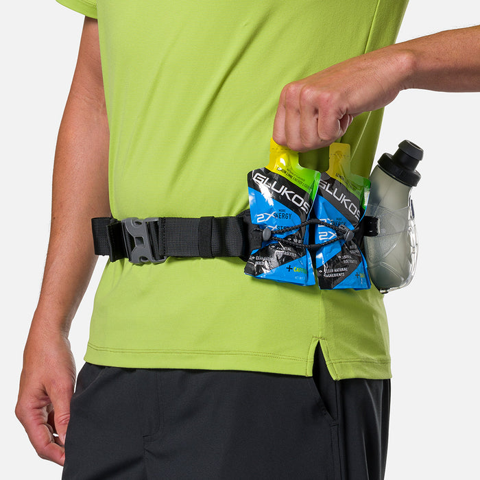 color:Black/Reflective Silver||seo:Nathan TrailMix Plus Hydration Belt 3.0 - Black/Reflective Silver - On Model - Detail View of Elastic Keepers Holding Glukos Energy Gels and Hydration Flask