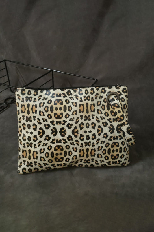 Trendy Leopard PU Leather Clutch for Stylish Outings